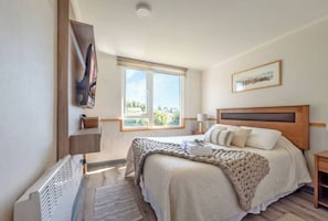 2 habitaciones, tabla de planchar con plancha, wifi y ropa de cama 