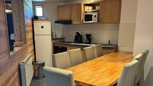 Unclassified image, 2 of 15, button - Ski-in/ski-out & foot of the slopes, 6th floor, view ski slopes, swimming pool, balcony, tv (La Plagne)