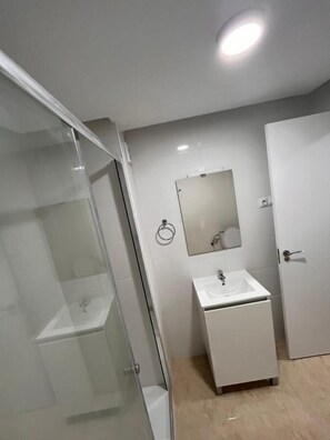 Shared bathroom - Mars Suites Alondra (Madrid)