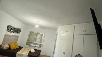 Traditional Double Room | Free WiFi, bed sheets