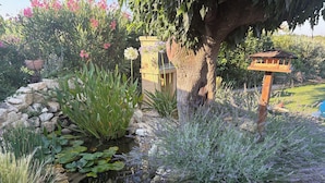Unclassified image, 2 of 32, button - Chambre D'hôtes Une Nuit en Luberon (Puyvert)