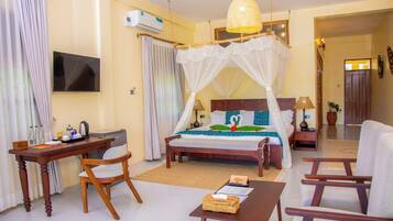 Luxury-Doppelzimmer, 1 King-Bett, eigenes Bad, Flussblick | Schreibtisch, laptopgeeigneter Arbeitsplatz, kostenloses WLAN