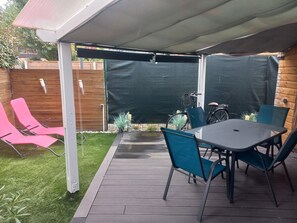 Outdoor dining - Loue Petite Maisonnette (Hourtin)