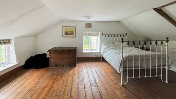 3 bedrooms, free WiFi, bed sheets
