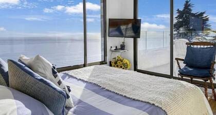 First Line to the Sea with large balcony in Marbella