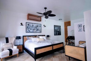 Superior-Suite, 1 King-Bett und Schlafsofa, Blick auf den Innenhof | 1 Schlafzimmer, Minibar, Zimmersafe, Schreibtisch