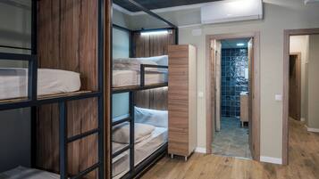 12 Mixed Dorm | Free WiFi