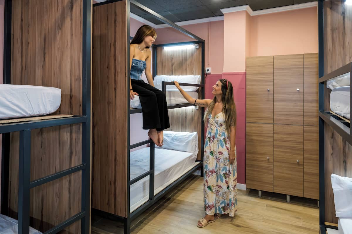 6 Female Dorm | Free WiFi