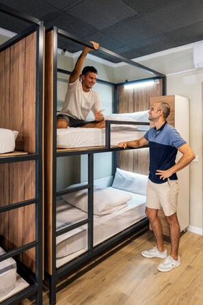 12 Mixed Dorm