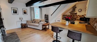 A rural house on the edge of the Forest of Dean with 3 pubs within a short walk.