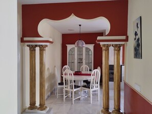 Dining - Casa con Terraza Privada (Nerja)