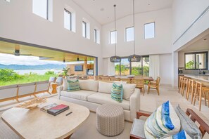 スマートテレビ、PC モニター