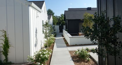 Whitetail Court Hotel