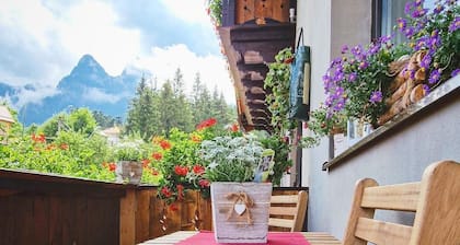 Amor Tirol Busteni - 1 dormitor, bucatarie, baie, balcon cu priveliste de vis .