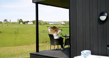 Luxury Private Couples Glamping Cabin Pod with your own Hot Tub & BBQ