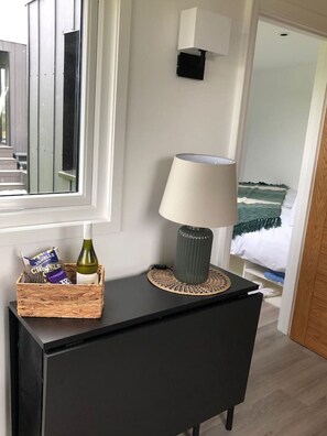 2 bedrooms, desk, travel cot, free WiFi