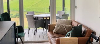 Family Friendly Glamping Cabin 2 bedroom & Hot Tub