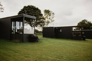 المنطقة المحيطة بالمنشأة