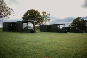 المنطقة المحيطة بالمنشأة