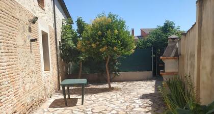 La Casería I y II, Antiguo Convento Restaurado en un Pueblito de Segovia