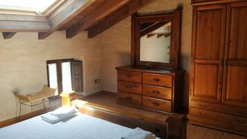 3 habitaciones, tabla de planchar con plancha, wifi y ropa de cama