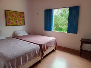 6 bedrooms, WiFi, bed sheets
