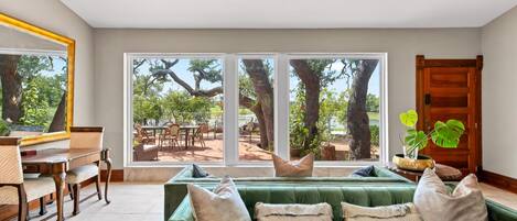 Télévision, cheminée