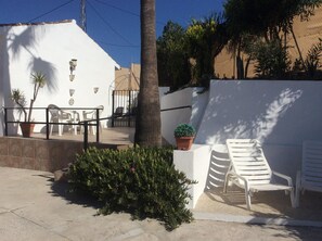 المنطقة المحيطة بالمنشأة