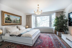 3 quartos, ferros/tábuas de passar roupa, Wi-Fi, roupa de cama