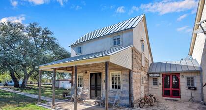 Historic Log Cabin, 2 bedroom, built in 1860s original on site. Great views!