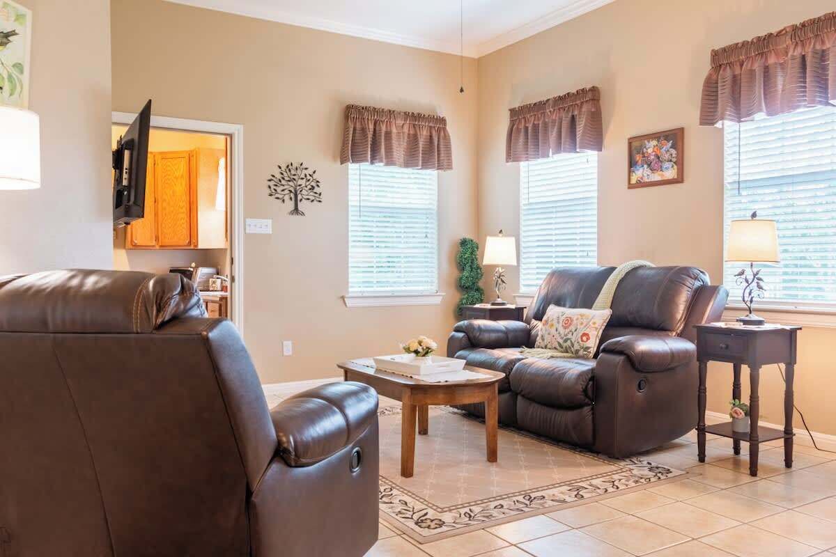 Televisión y oficina 