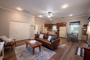 Télévision, livres, espaces bureaux