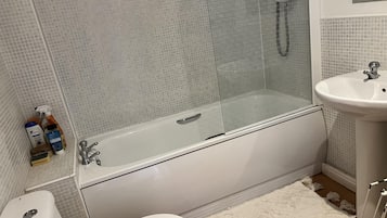 Căn hộ | Phòng tắm | Buồng tắm vòi sen, khăn tắm