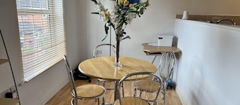 Nantwich - Sleeps 4 - Parking - Walking Distance to Town Centre