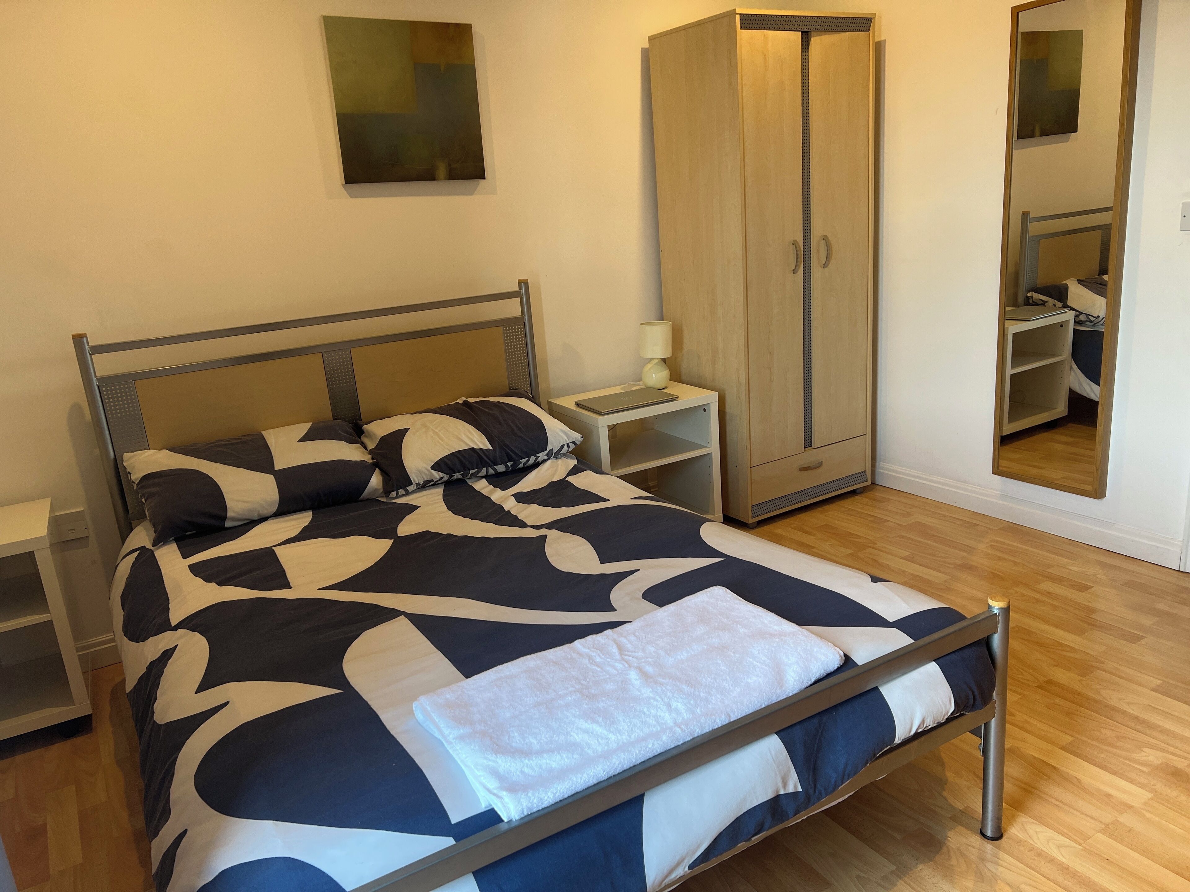 Apartment | 2 bilik tidur, seterika/papan seterika, Wi-fi percuma, cadar katil 