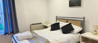 Nantwich - Sleeps 4 - Parking - Town 10mins Walk