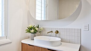 Shower, towels - Key West Beach House (Coolum Beach)