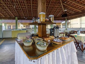 Free daily buffet breakfast - Viamar Pousada (Caraguatatuba)