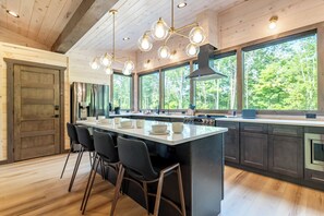 Fridge, microwave, oven, stovetop - Your brand new happy place in the Smoky Mountains! (Pigeon Forge)