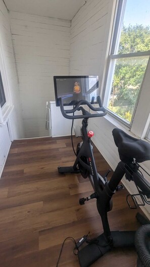 Fitness facility - Newly Renovated 4-br in South Broad St Neighborhood (Newark)