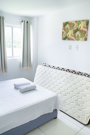 3 slaapkamers, een strijkplank/strijkijzer, internet, beddengoed