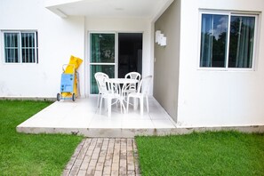 屋外ダイニングエリア