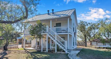 Romance Suite at gorgeous Bed & Breakfast resort in Fredericksburg!