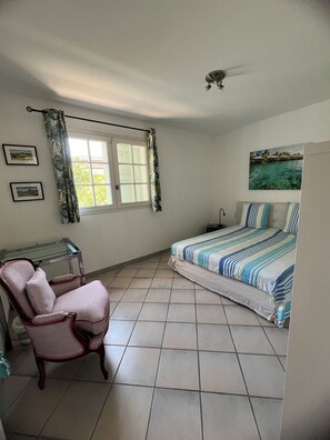 3 bedrooms, iron/ironing board, WiFi, bed sheets - Villa Alessia, Villa Provençale à Antibes (Antibes)