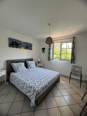 3 quartos, ferros/tábuas de passar roupa, Wi-Fi, roupa de cama