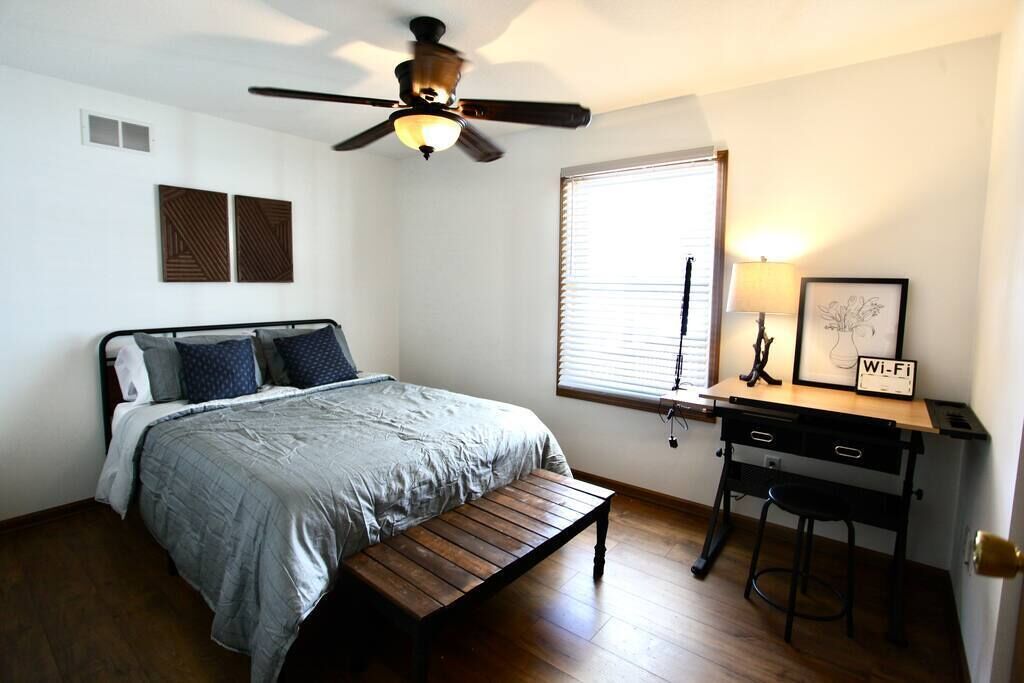 3 bedrooms, iron/ironing board, WiFi, bed sheets