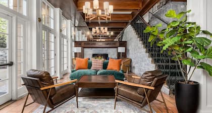 Historic Stonehouse Getaway Minutes to Downtown!