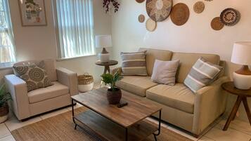 Una Smart TV, una chimenea