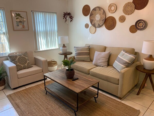 Smart TV, fireplace
