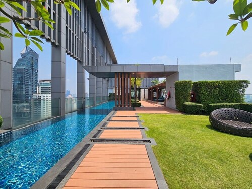 Cozy1-BR condo located in the heart of Bangkok, just 5 mins walk to BTS station 